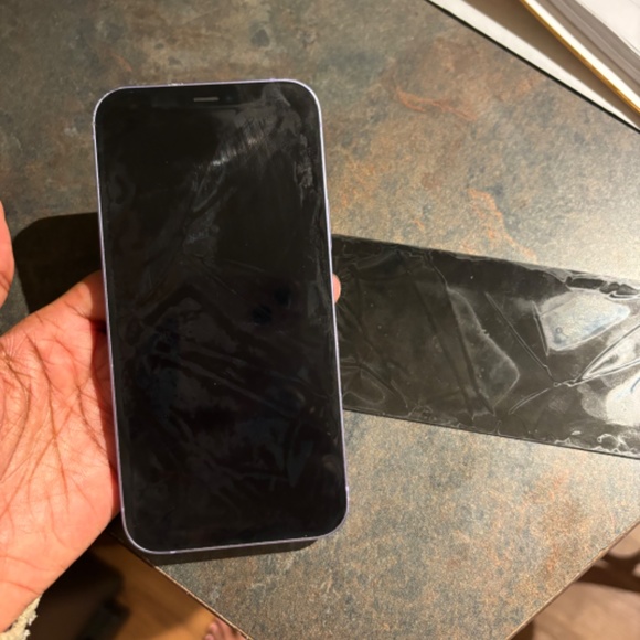 iPhone 12 - Picture 2 of 6